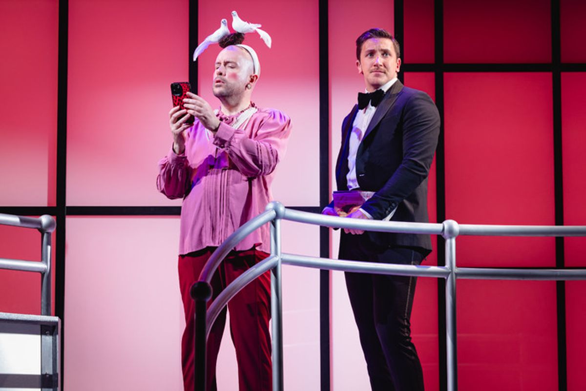 Tom Allen and cast  at 