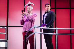 Tom Allen and cast  Photo