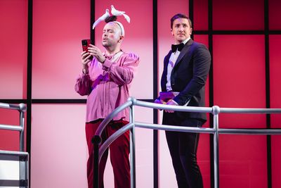 Tom Allen and cast  Photo