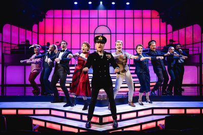 Tom Allen and cast Photo