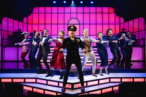 Tom Allen and cast Photo