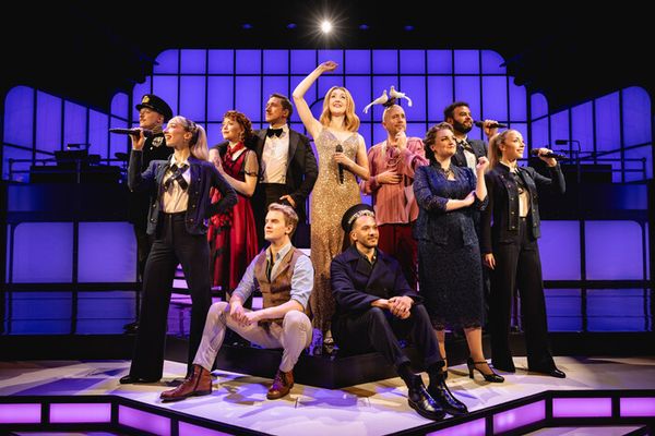 Tom Allen and cast Photo