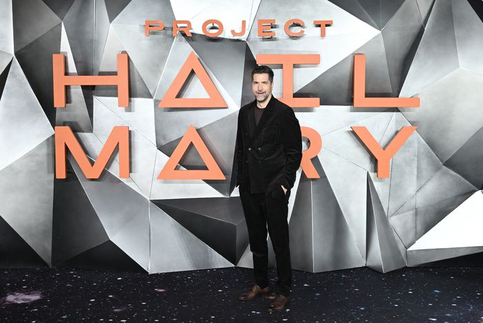 Photos: Ryan Gosling, James Ortiz, & More at PROJECT HAIL MARY London Premiere — photo 10 of 17