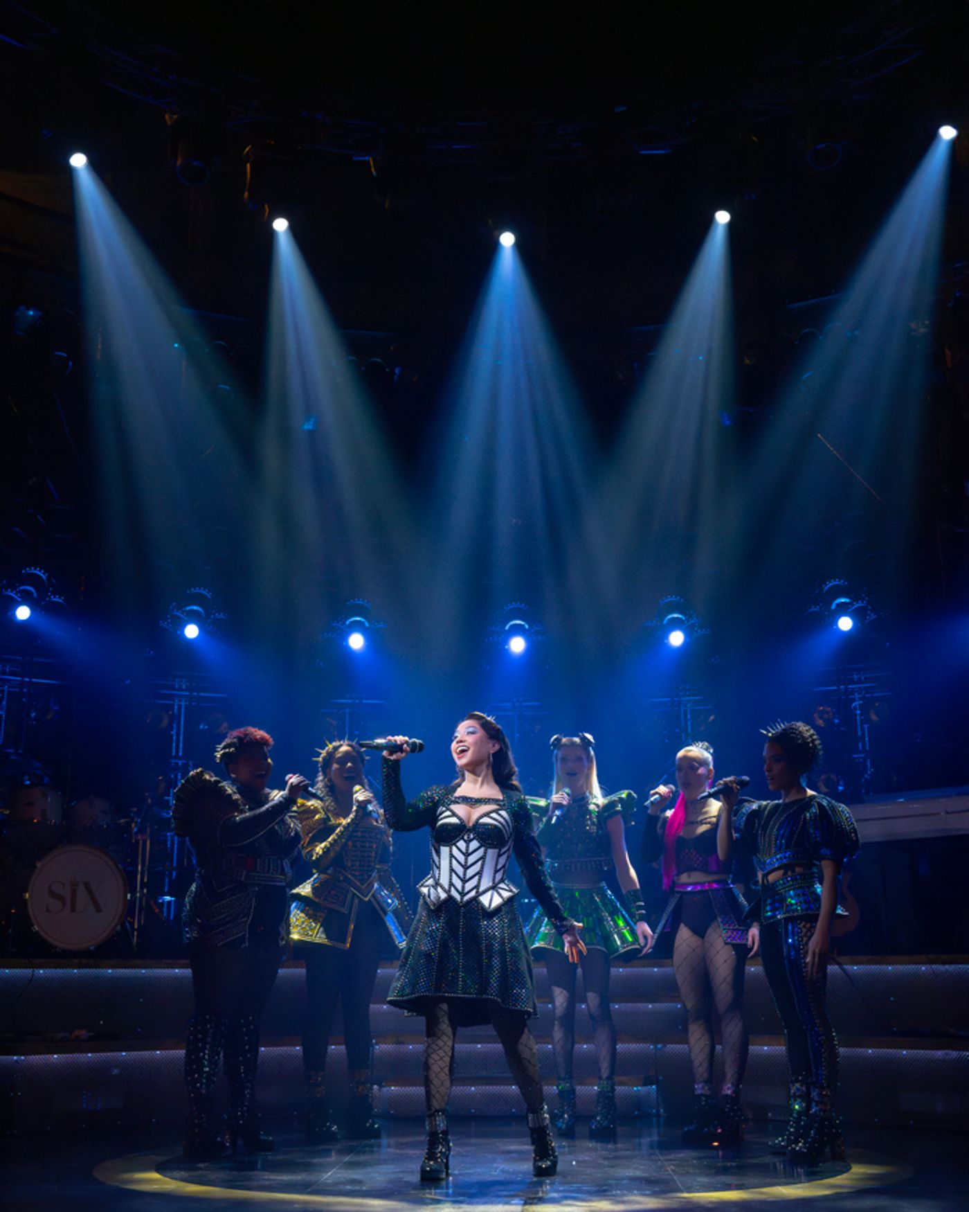 Photos: Dylan Mulvaney, Abigail Barlow and More in SIX on Broadway  Image