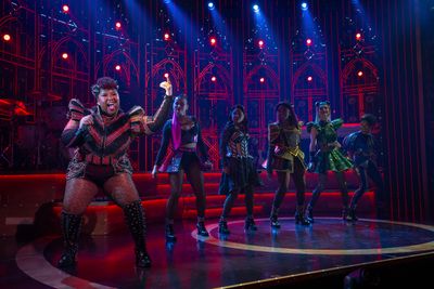 Olivia Donalson (left) with (l-r) Abigail Barlow, Jasmine
Forsberg, Adrianna Hicks, D Photo