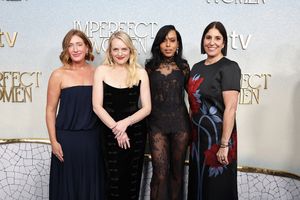 Lindsey McManus, Elisabeth Moss, Kerry Washington and Pilar Savone  Photo