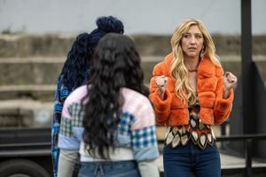 Heidi Gardner Photo