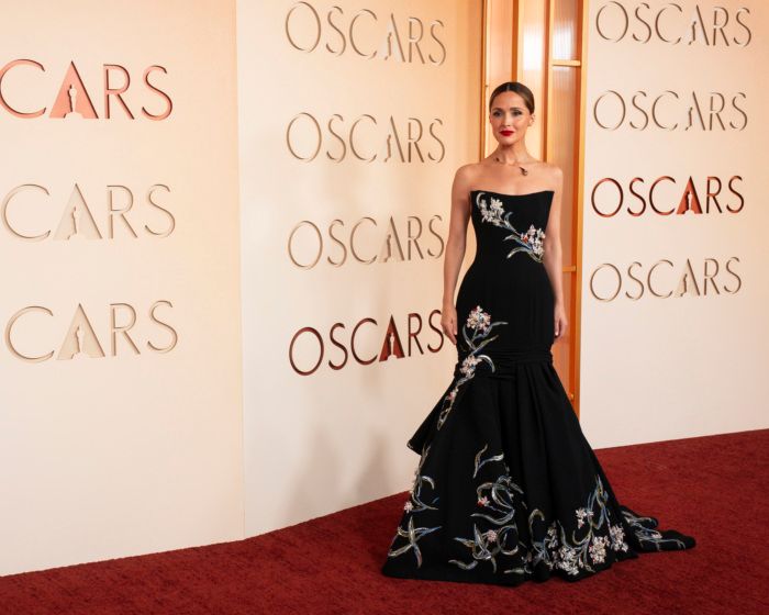 Photos: Josh Groban, Rose Byrne, & More on the 2026 Oscars Red Carpet — photo 11 of 54