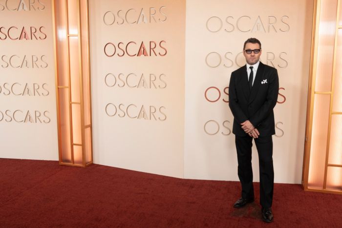 Photos: Josh Groban, Rose Byrne, & More on the 2026 Oscars Red Carpet — photo 17 of 54