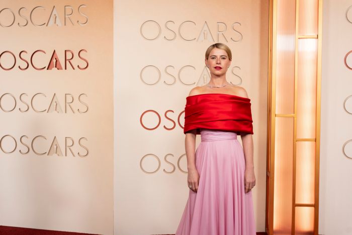Photos: Josh Groban, Rose Byrne, & More on the 2026 Oscars Red Carpet — photo 21 of 54