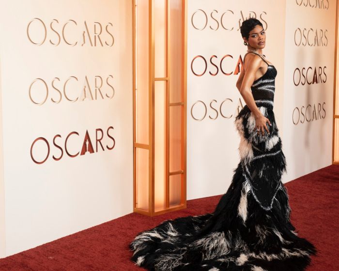Photos: Josh Groban, Rose Byrne, & More on the 2026 Oscars Red Carpet — photo 29 of 54