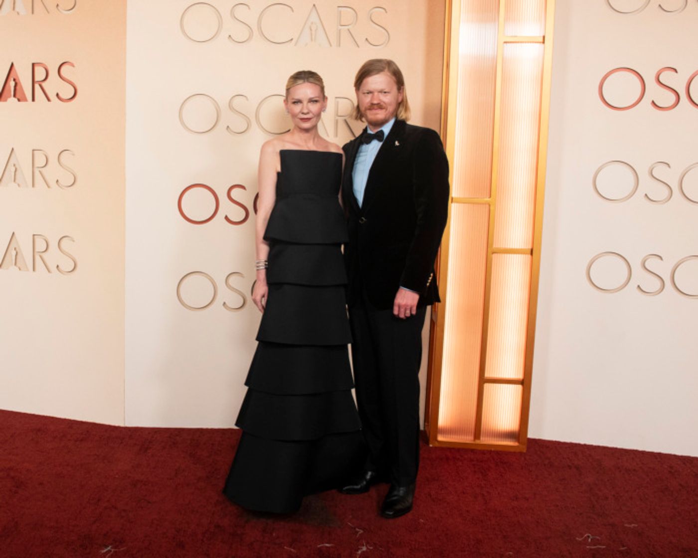 Photos: Josh Groban, Rose Byrne, & More on the 2026 Oscars Red Carpet Photos: Josh Groban, Rose Byrne, & More on the 2026 Oscars Red Carpet Image