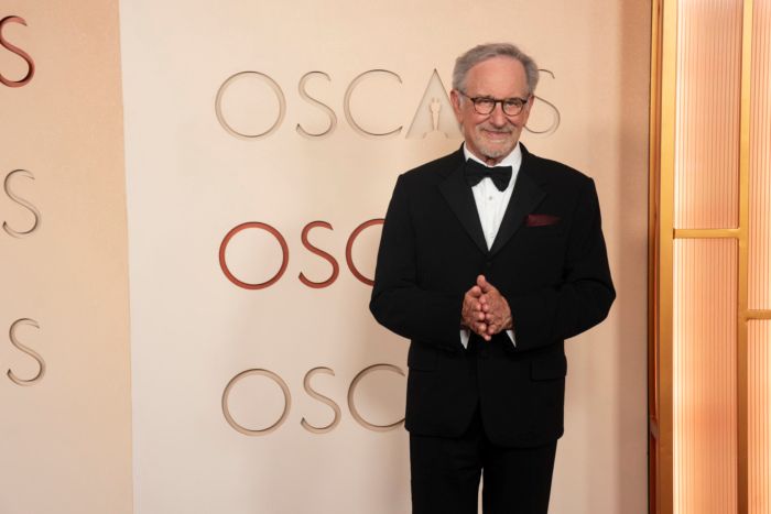 Photos: Josh Groban, Rose Byrne, & More on the 2026 Oscars Red Carpet — photo 35 of 54