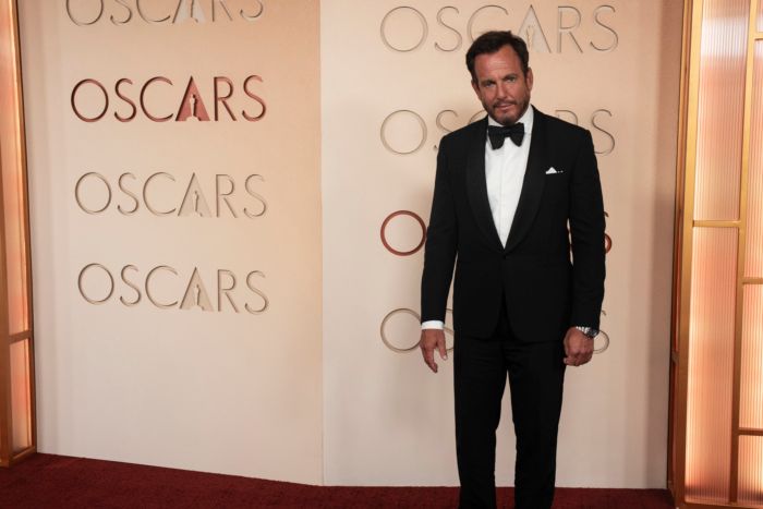 Photos: Josh Groban, Rose Byrne, & More on the 2026 Oscars Red Carpet — photo 34 of 54