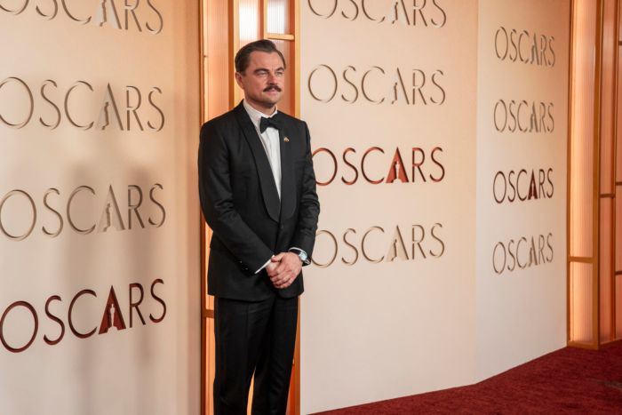 Photos: Josh Groban, Rose Byrne, & More on the 2026 Oscars Red Carpet — photo 31 of 54