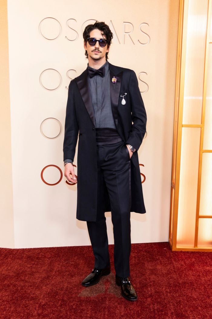 Photos: Josh Groban, Rose Byrne, & More on the 2026 Oscars Red Carpet — photo 6 of 54
