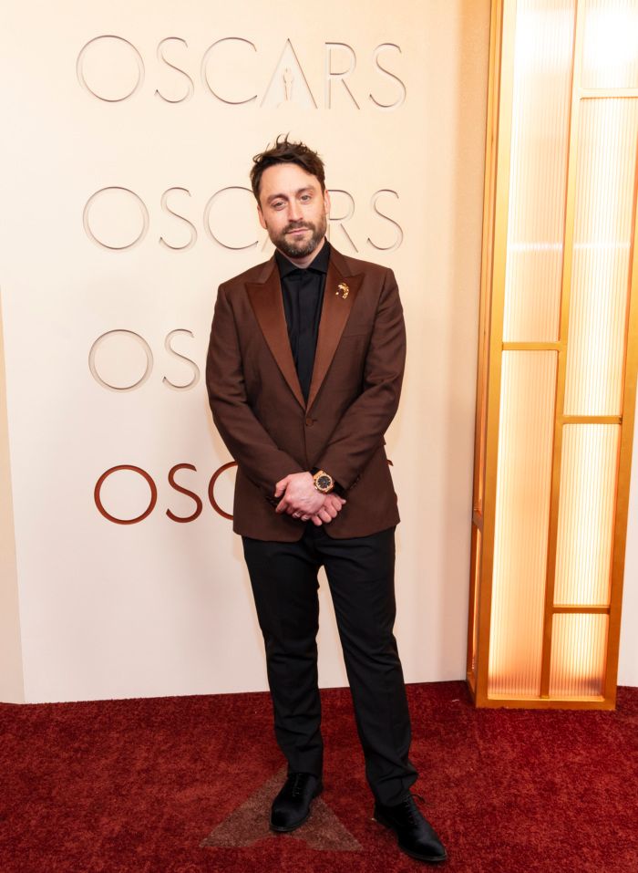 Photos: Josh Groban, Rose Byrne, & More on the 2026 Oscars Red Carpet — photo 44 of 54