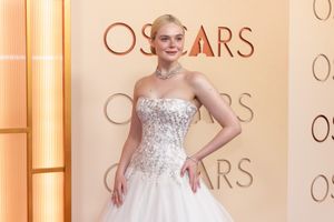 ELLE FANNING Photo