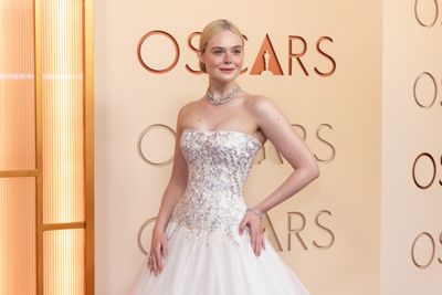 ELLE FANNING Photo