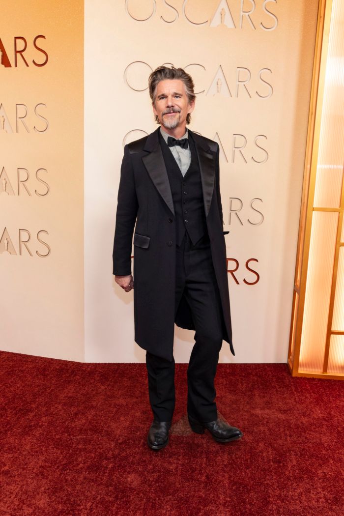 Photos: Josh Groban, Rose Byrne, & More on the 2026 Oscars Red Carpet — photo 45 of 54