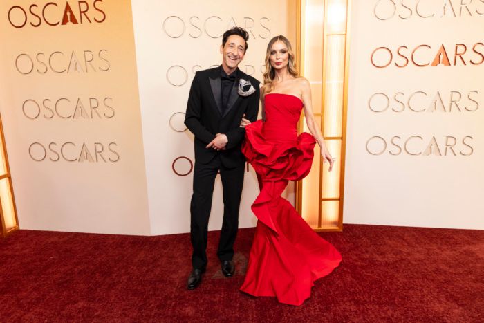 Photos: Josh Groban, Rose Byrne, & More on the 2026 Oscars Red Carpet — photo 51 of 54