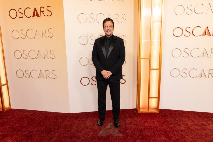 Photos: Josh Groban, Rose Byrne, & More on the 2026 Oscars Red Carpet — photo 52 of 54