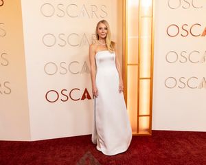 GWYNETH PALTROW Photo