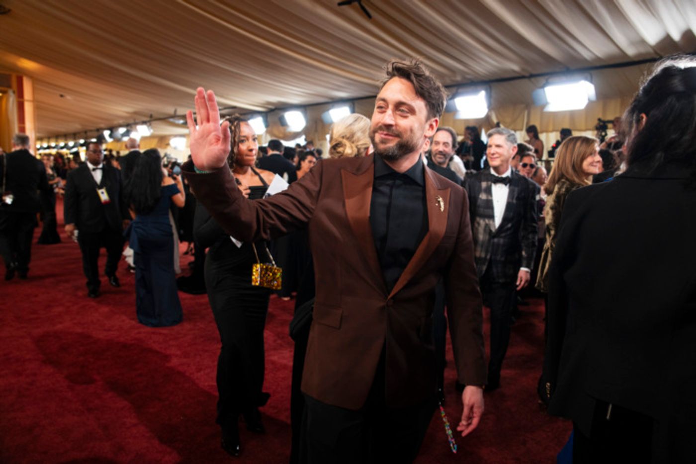 Photos: Josh Groban, Rose Byrne, & More on the 2026 Oscars Red Carpet Photos: Josh Groban, Rose Byrne, & More on the 2026 Oscars Red Carpet Image