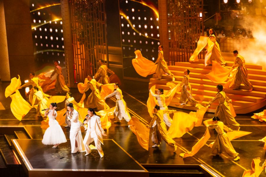 Photos: Barbra Streisand, Moulin Rouge! Reunion & More at the 98th Oscars  Image