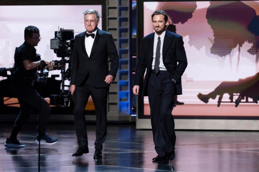 Photos: Barbra Streisand, Moulin Rouge! Reunion & More at the 98th Oscars  Image