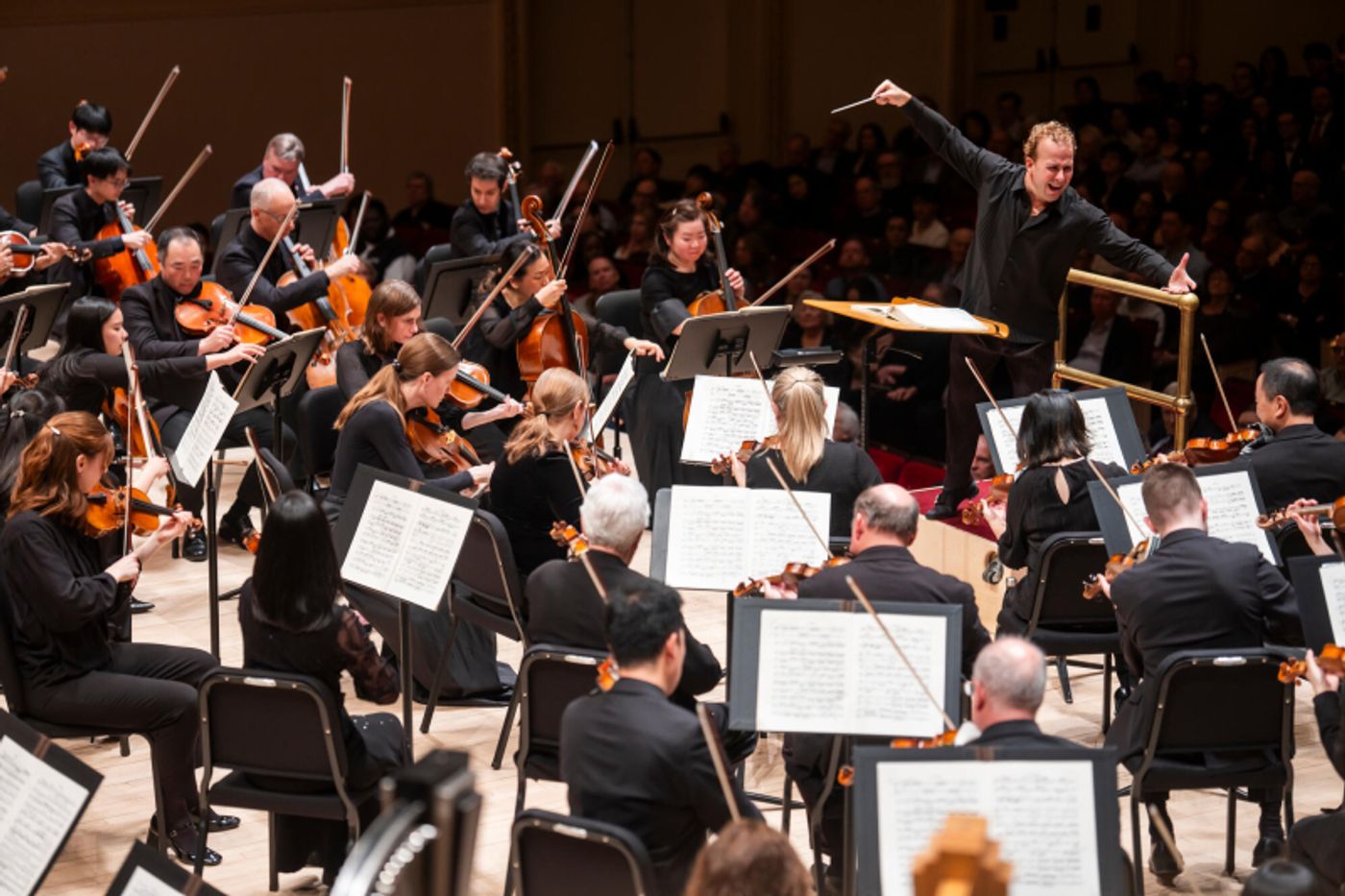 Review: The Philadelphia Delivers a Titanic Mahler 2 at Carnegie Hall  Image