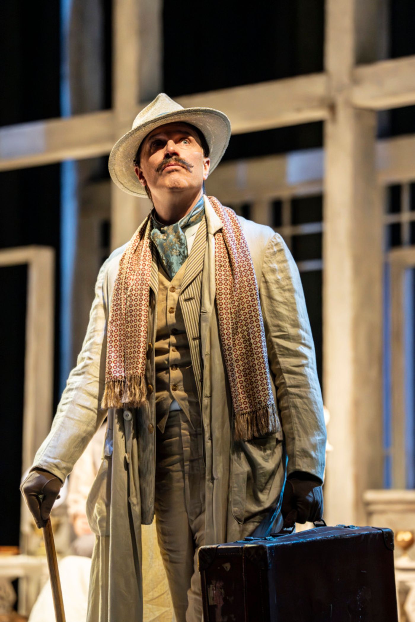 Photos: First Look at SUMMERFOLK at the National Theatre  Image