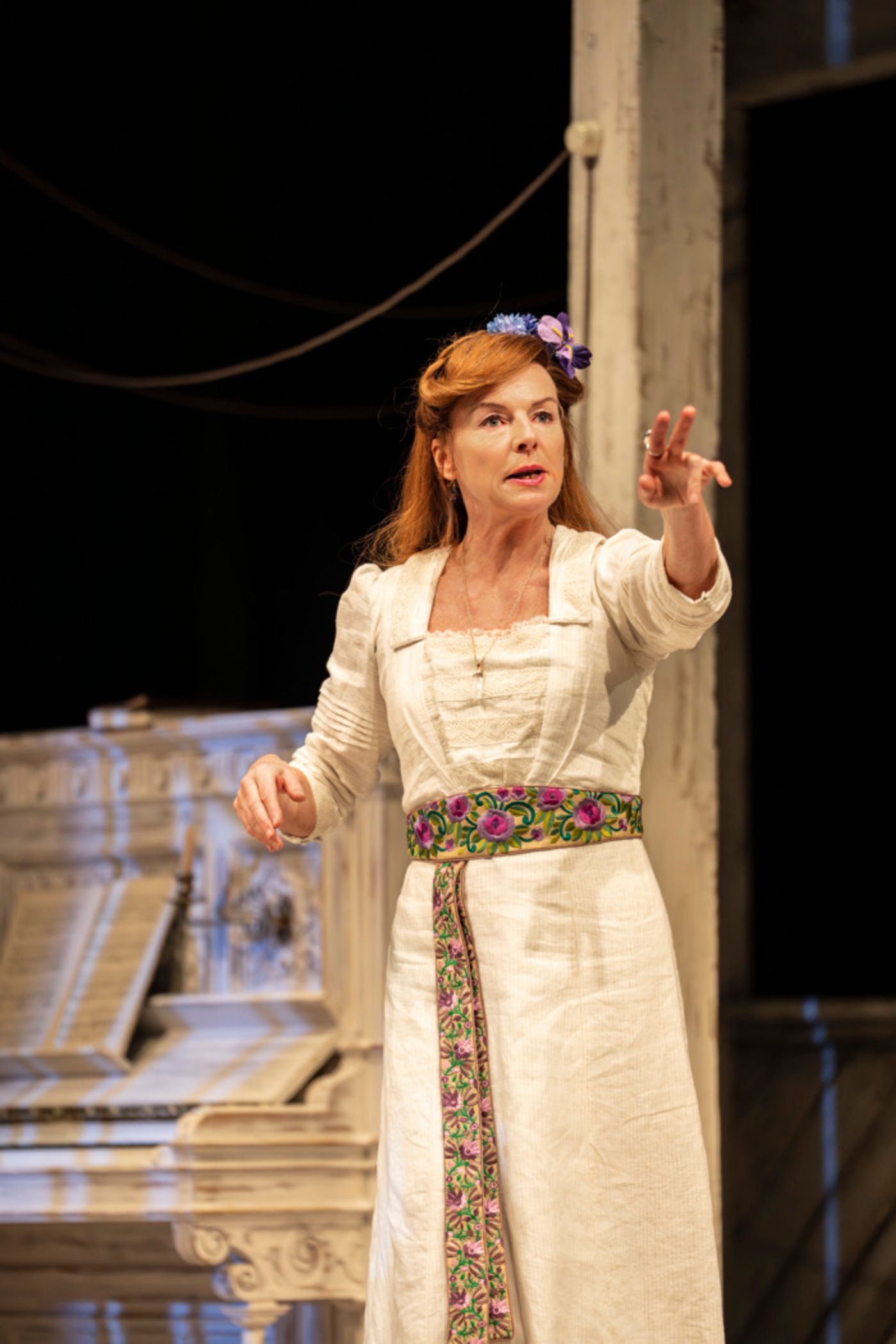 Photos: First Look at SUMMERFOLK at the National Theatre  Image
