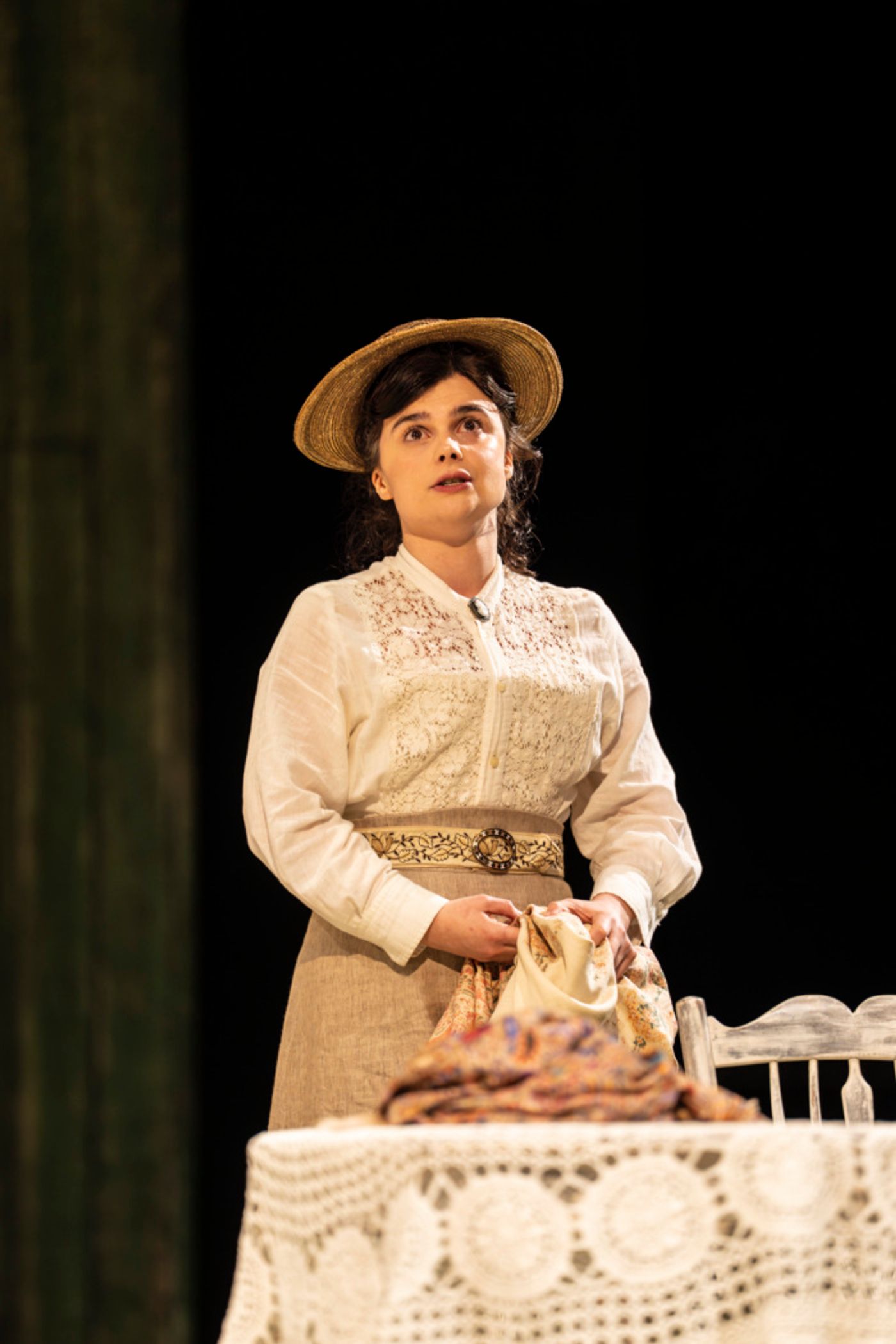 Photos: First Look at SUMMERFOLK at the National Theatre  Image