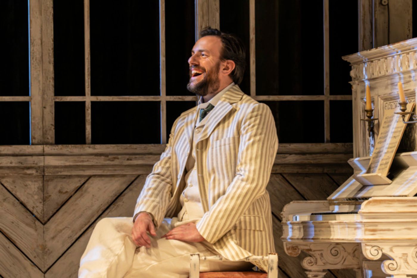 Photos: First Look at SUMMERFOLK at the National Theatre  Image