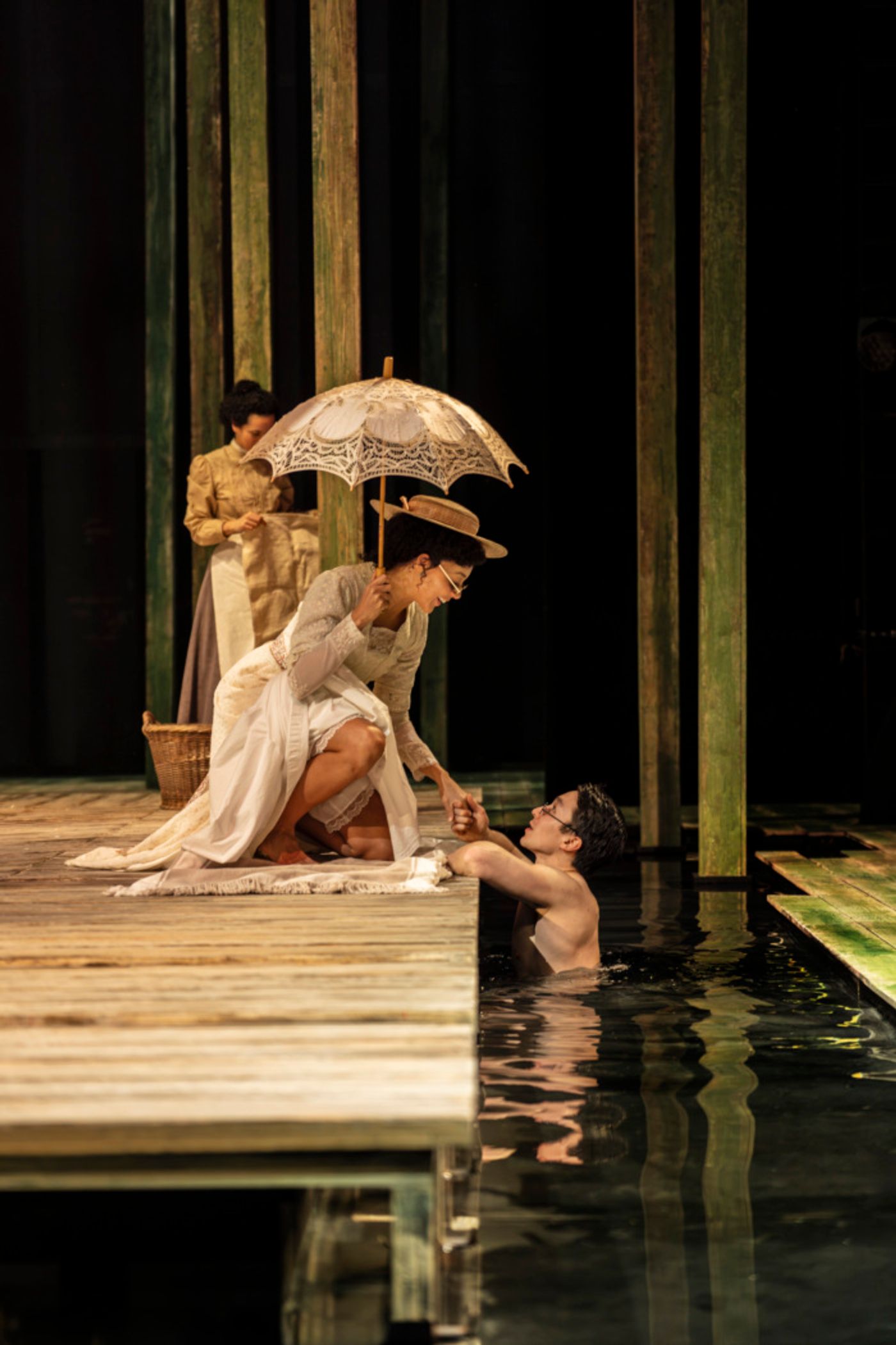 Photos: First Look at SUMMERFOLK at the National Theatre  Image