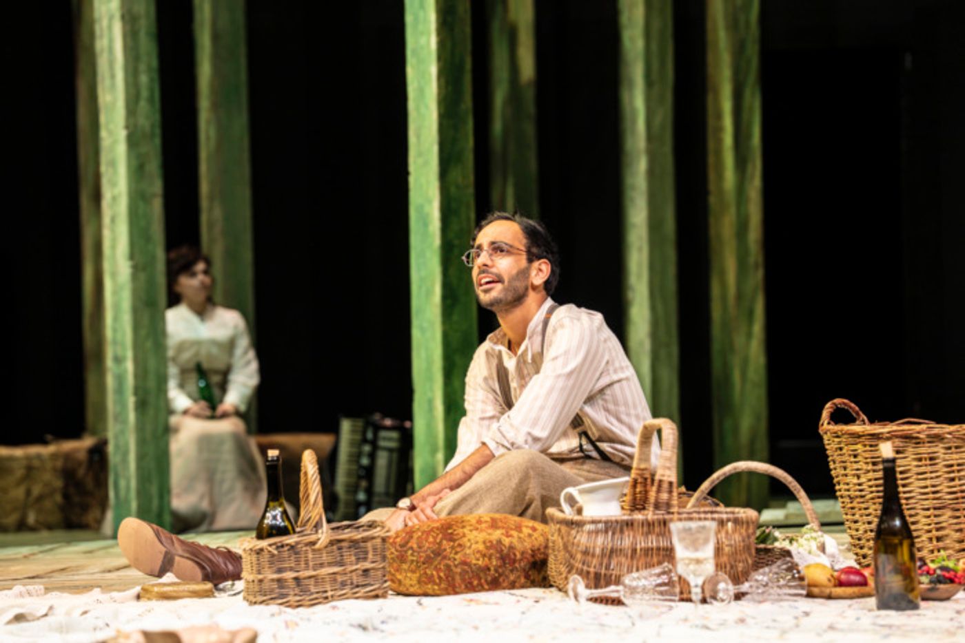 Photos: First Look at SUMMERFOLK at the National Theatre  Image