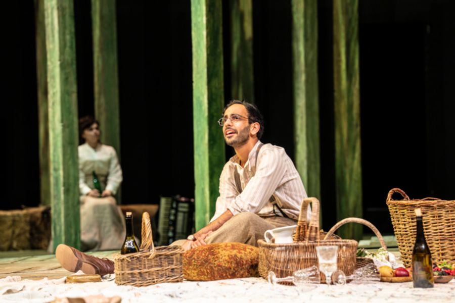 Photos: First Look at SUMMERFOLK at the National Theatre Image