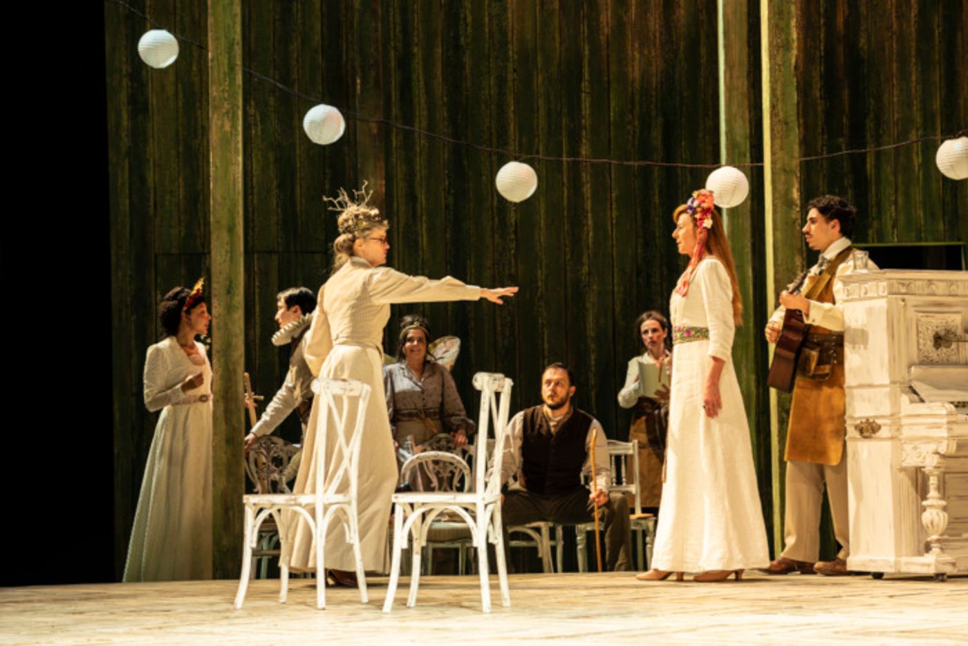 Photos: First Look at SUMMERFOLK at the National Theatre  Image