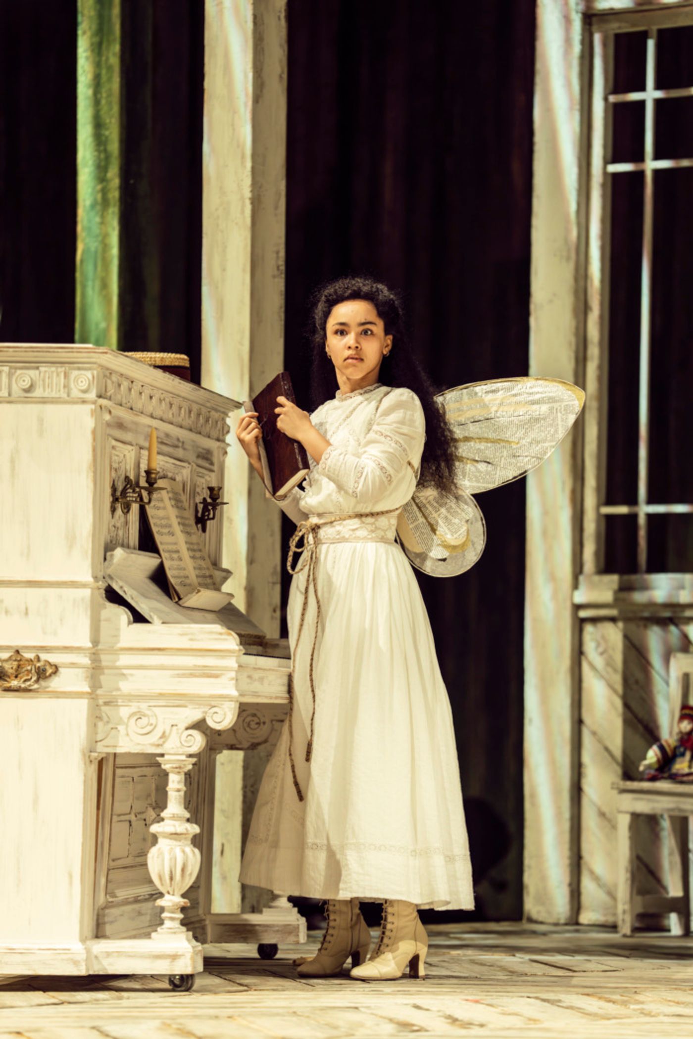 Photos: First Look at SUMMERFOLK at the National Theatre  Image