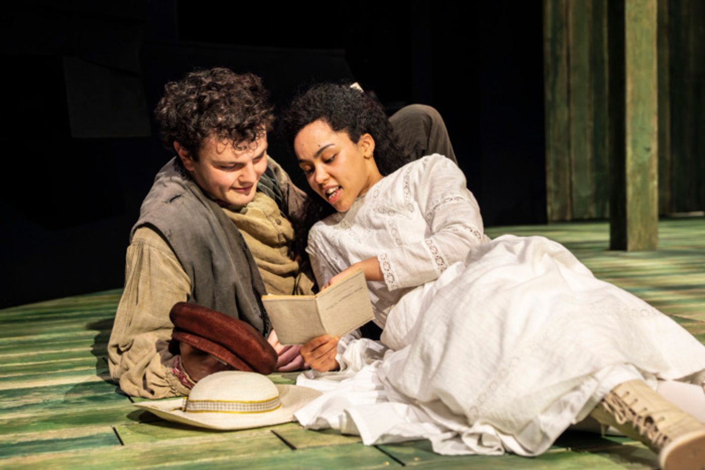 Photos: First Look at SUMMERFOLK at the National Theatre  Image
