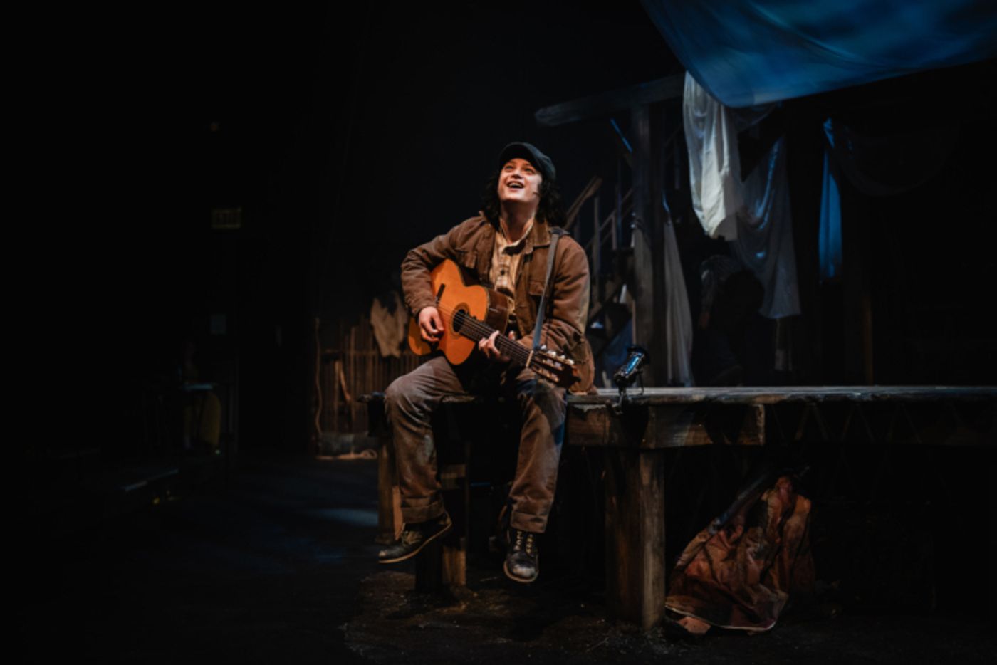 Photos & Video: First Look at WHITE ROOSTER at Lookingglass Theatre  Image