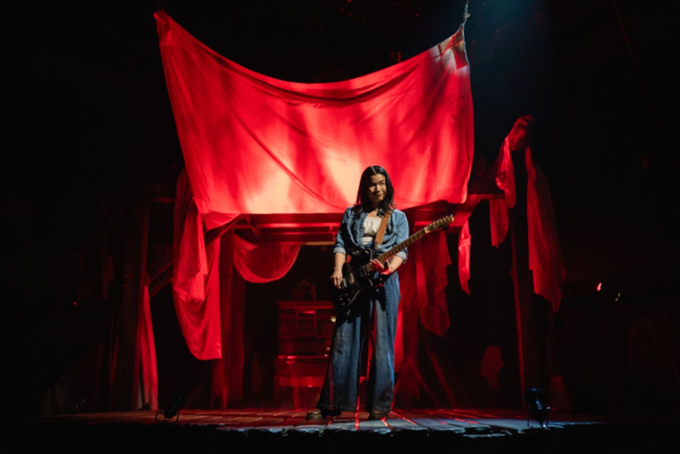 Photos & Video: First Look at WHITE ROOSTER at Lookingglass Theatre  Image