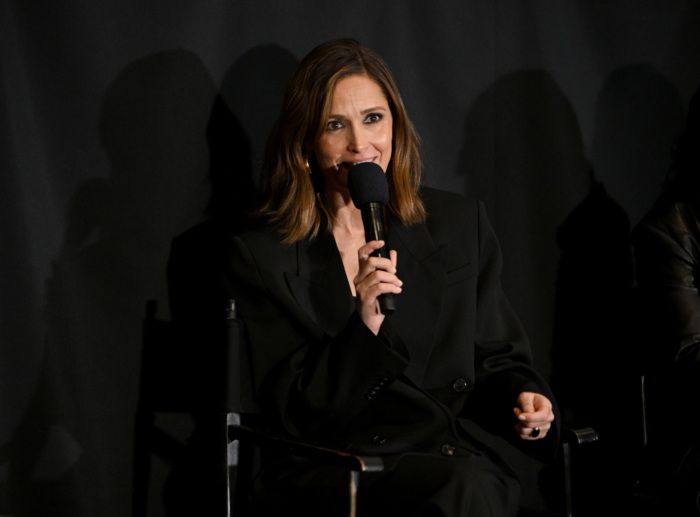 Photos: Rose Byrne Attends New York Screening of New Film TOW — photo 21 of 25