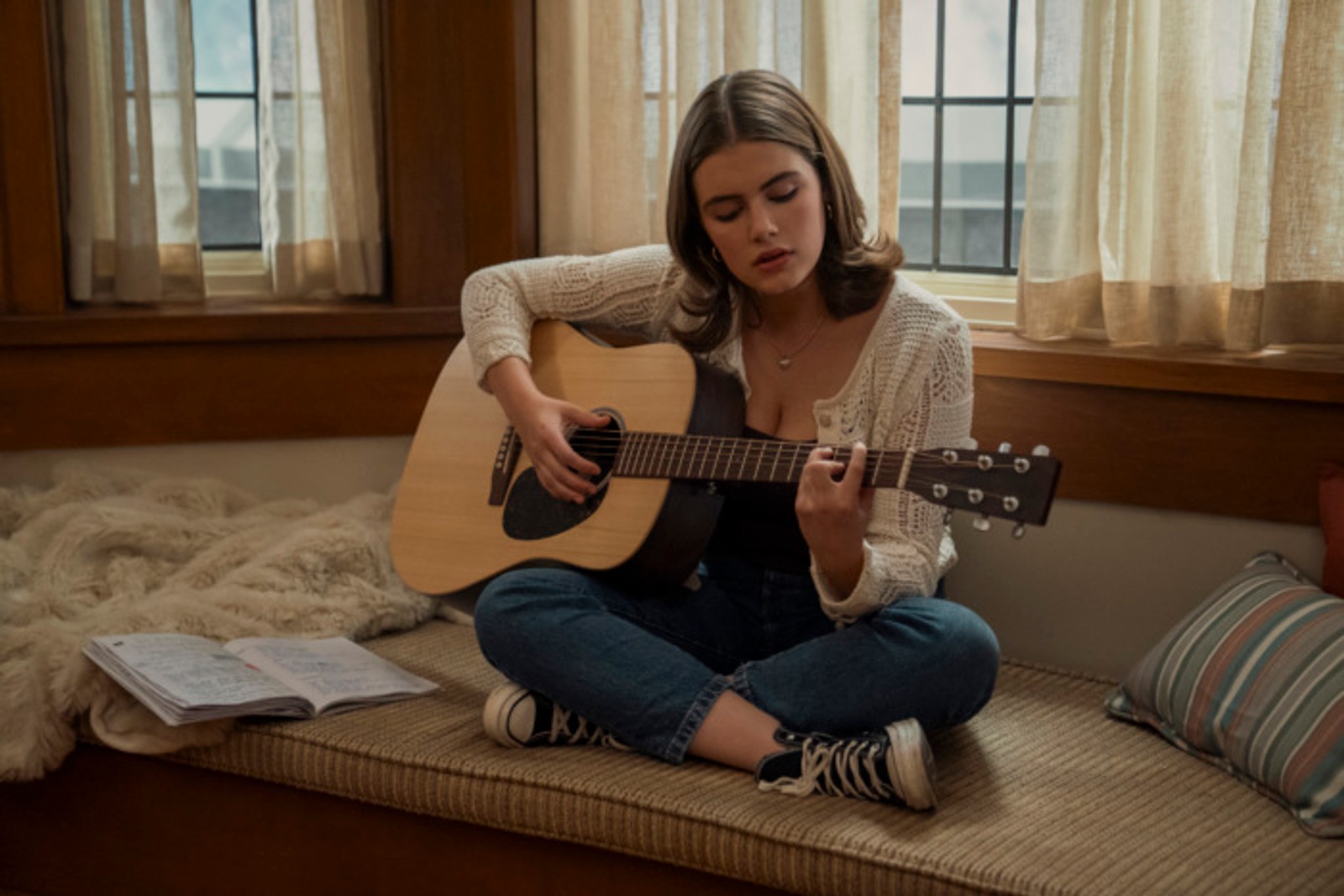 Video/Photos: First Look at Prime Video's OFF CAMPUS Series Image