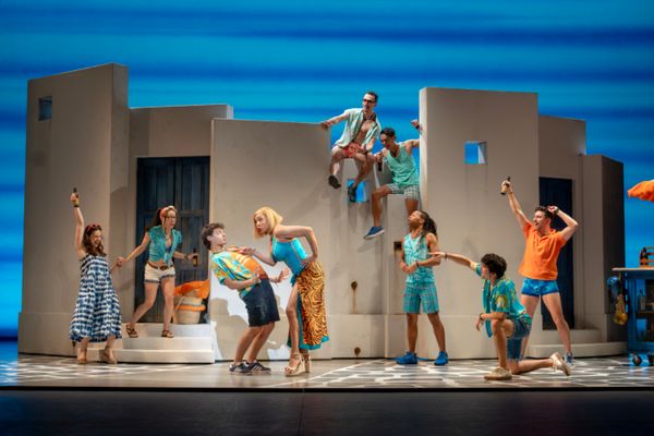 Dominic Young, Jalynn Steele, and the Company of MAMMA MIA!  Photo