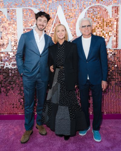 Julian Stern, Lisa Kudrow,  Photo