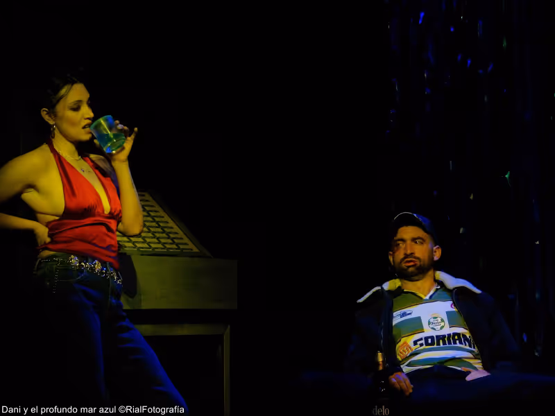 Crítica: DANI Y EL PROFUNDO MAR AZUL at LA TEATRERÍA Image