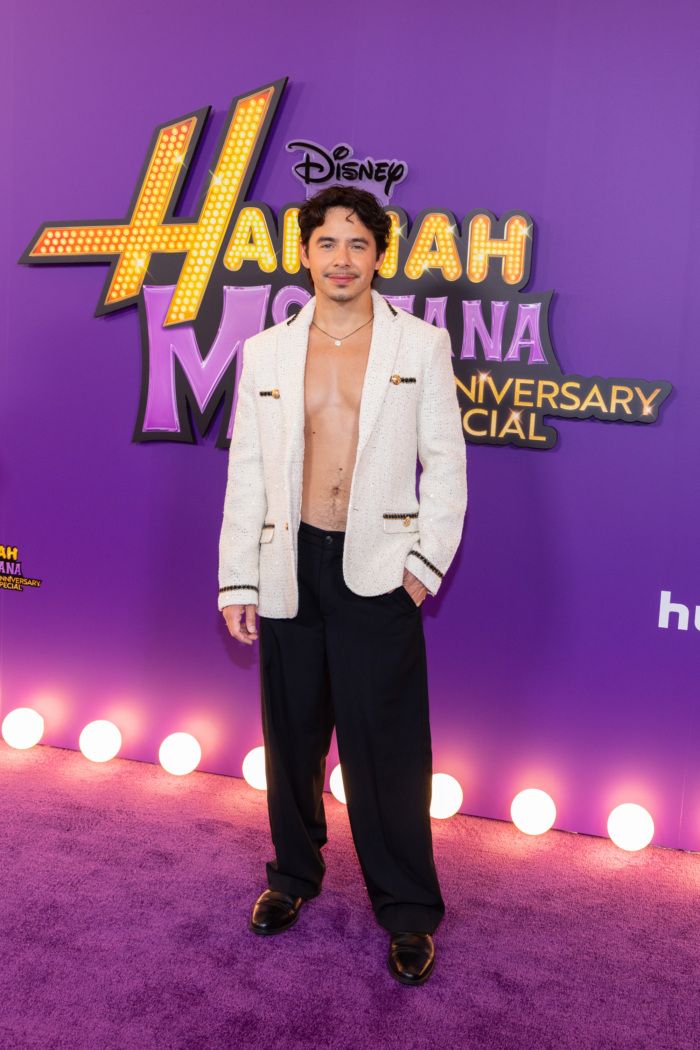 Photos: Miley Cyrus Reunites with HANNAH MONTANA Stars at 20th Anniversary Special Premiere — photo 14 of 22