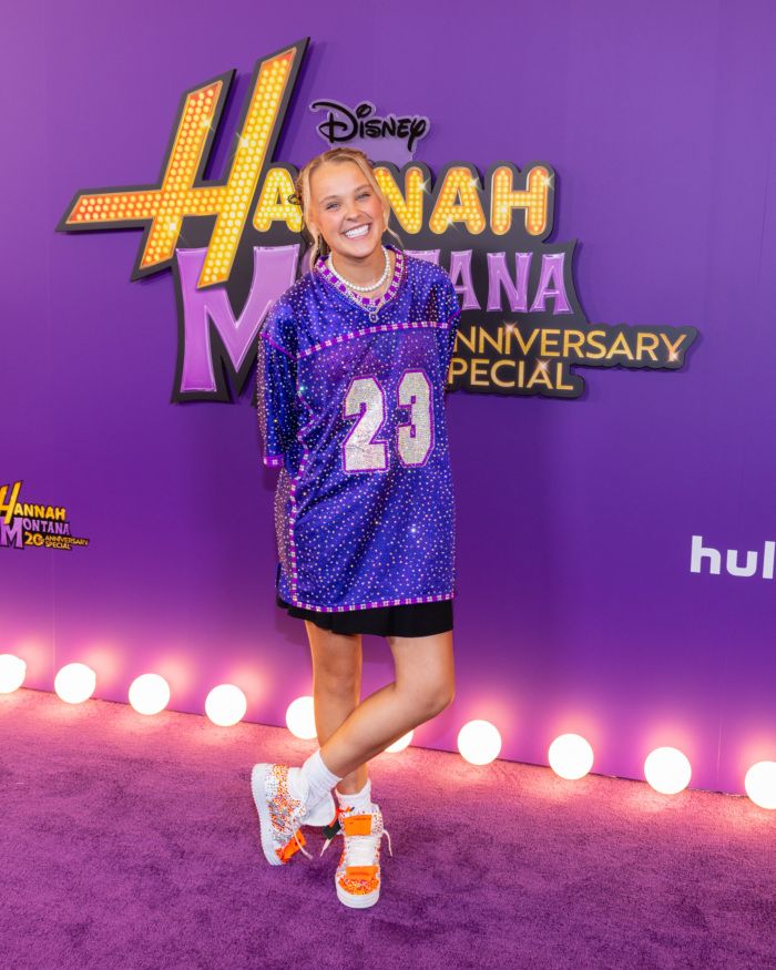 Photos: Miley Cyrus Reunites with HANNAH MONTANA Stars at 20th Anniversary Special Premiere — photo 22 of 22